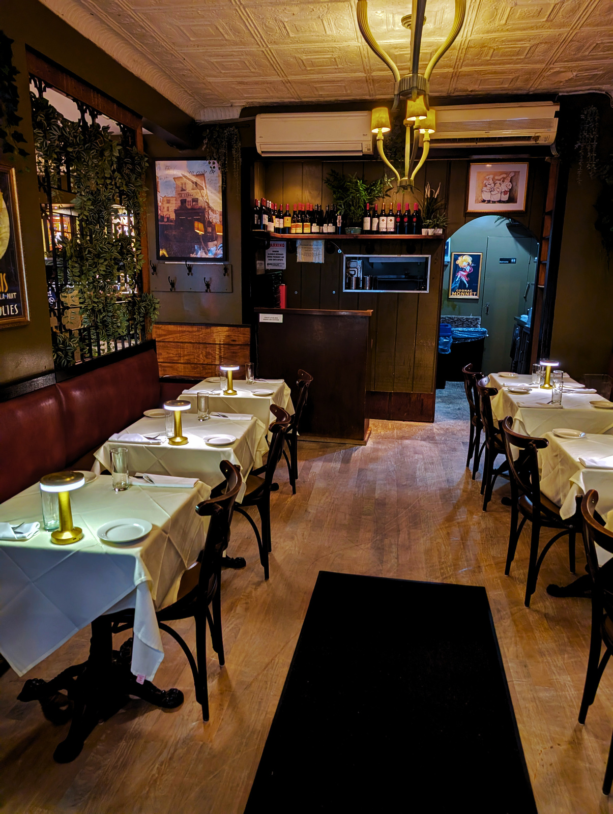 La Salle Dauphinoise dining room at La Sirène SoHo